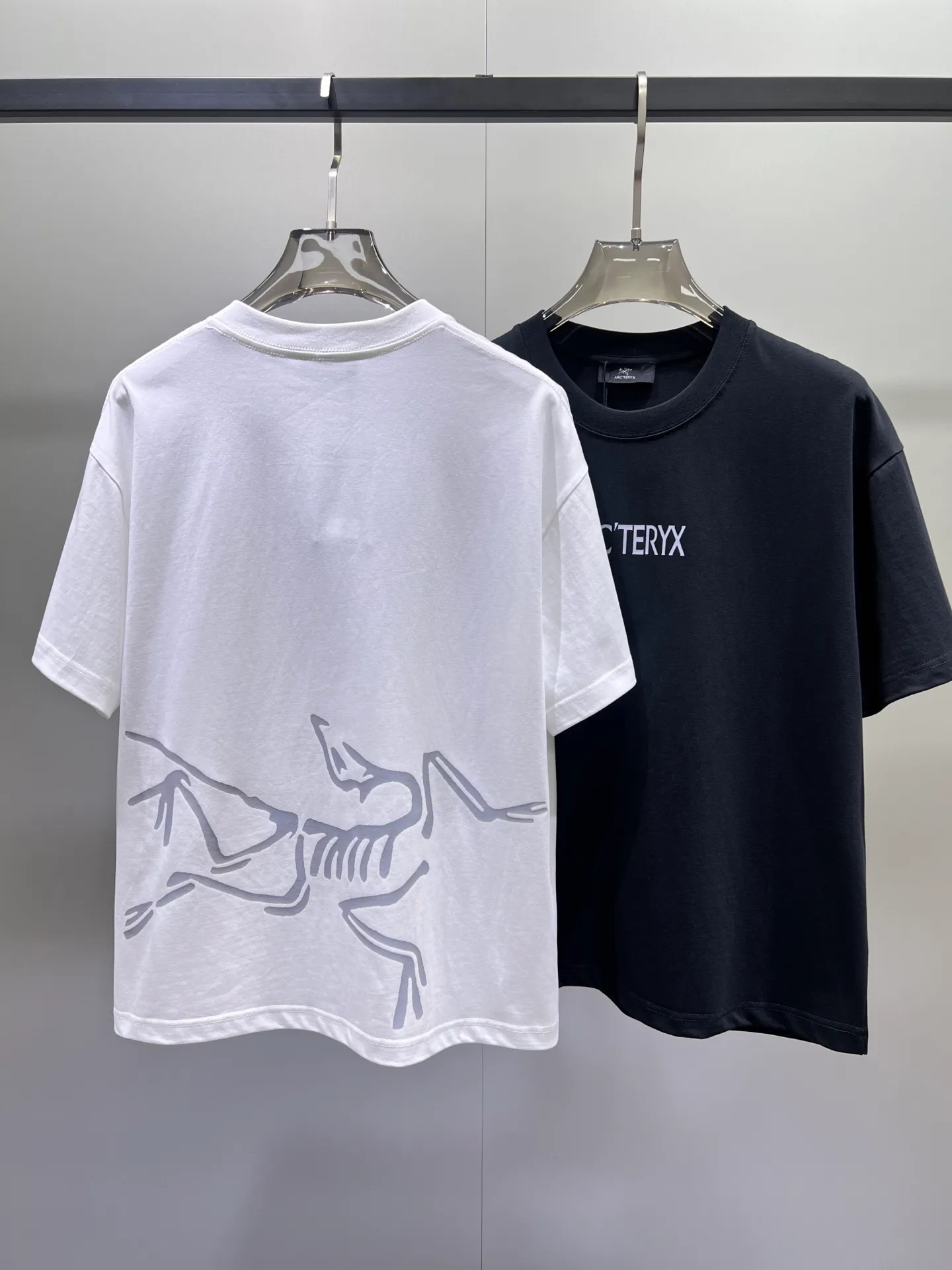 arcteryx🌟New Arrival T T Hot Sale 99 🐎🐎Size：S-XXL Black White 2 （Size ） Size S 110 54 69 21 M 114 56 71 22 L 118 58 73 22 XL 122 60 75 23 2XL 126 62 77 23